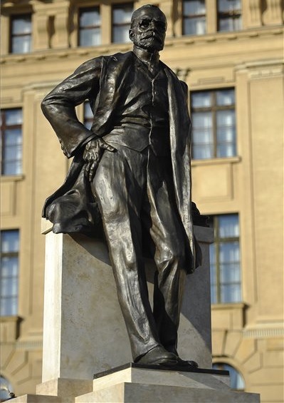 Tisza István szobra Debrecenben