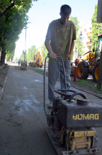 Dolgoznak a kerékpárúton