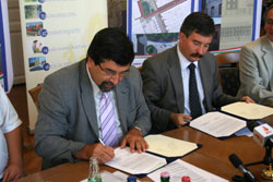 Aláírás közben