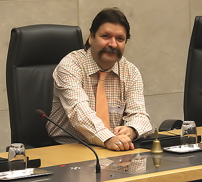 Gurbán György, a HVTV főszerkesztője Egy úti riportkötet megírását fontolgatom - interjú Gurbán Györggyel