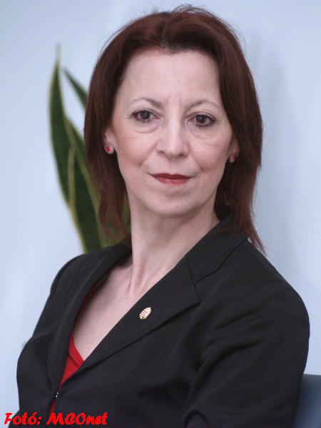  Szabó Erika 