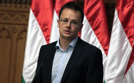 Hajdúböszörményben avatott új gyárat Szijjártó Péter