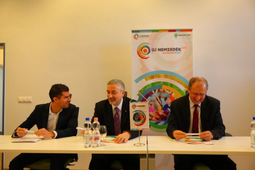 Mihalovics Péter új nemzedék jövőjéért felelős miniszteri biztos, Halász János kultúráért felelős államtitkár és Somogyi Béla, Debrecen alpolgármestere 