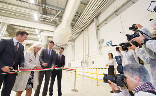 Innovatív cég üzemavatásán vett részt Szijjártó Péter Debrecenben