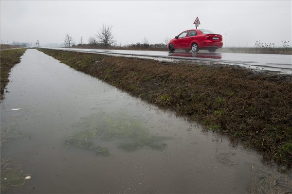 Továbbra is jelentős a belvíz a megyében