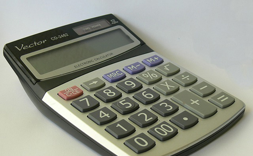 Milyen technikai eszközök segítik a bérszámfejtést?