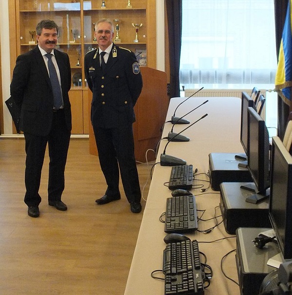 megyei adomány a rendőrkapitányságnak - forrás: hbmo.hu