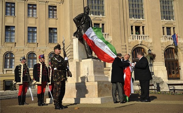 Eredeti helyére került gróf Tisza István szobra 