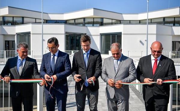 Felavatták a Debreceni Nemzetközi Iskolát