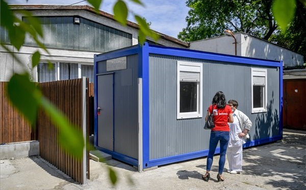 Izolációs konténer a debreceni hajléktalanszállón