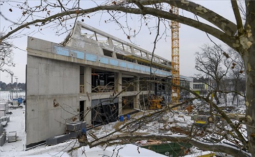 Nagyszerű ütemben halad a Learning Center építése 