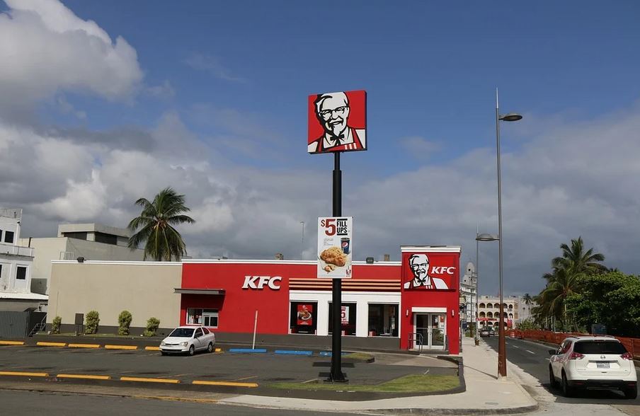 Zöld éttermet nyitott a KFC Debrecenben