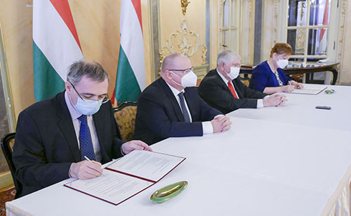 Stratégiai megállapodást írtak alá Debrecenben