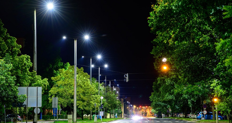 Elkészült a közvilágítási rendszer koreszerűsítésének első üteme Debrecenben
